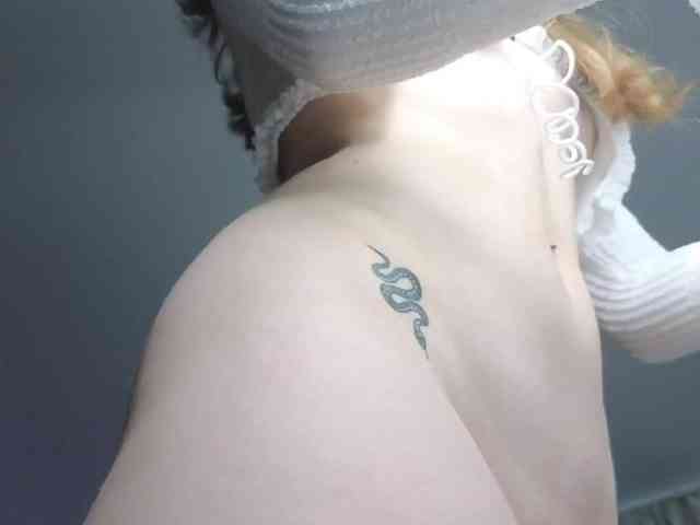 Eva--queen webcam