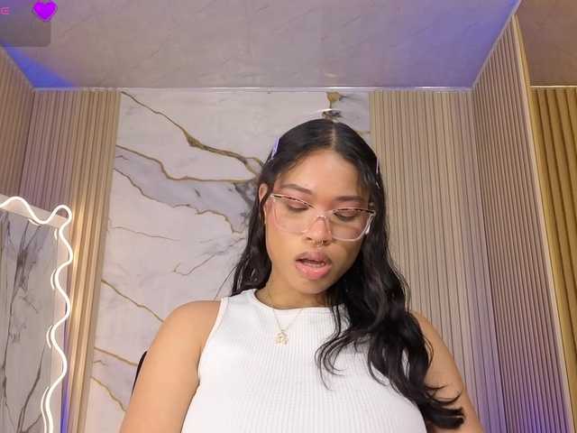 penelope-tay's BongaCams show and profile