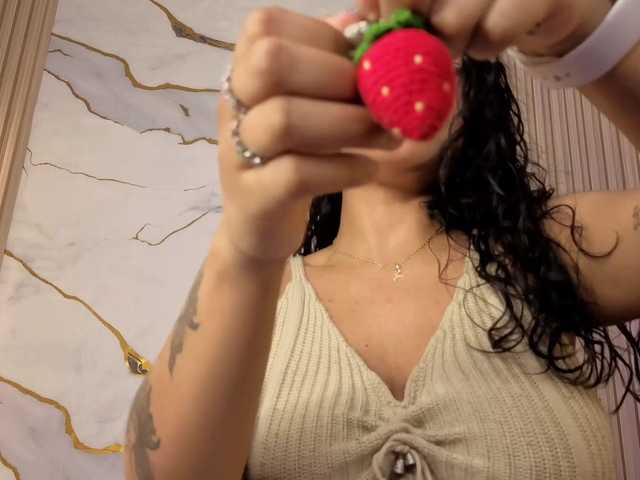 penelope-tay's BongaCams show and profile