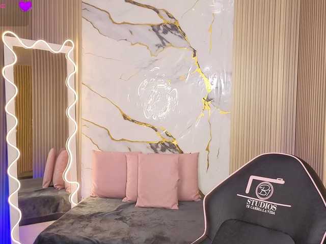 penelope-tay's BongaCams show and profile