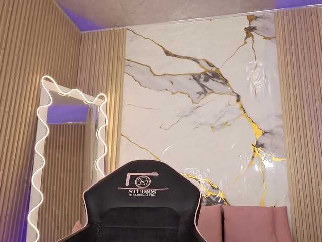 penelope-tay's BongaCams show and profile