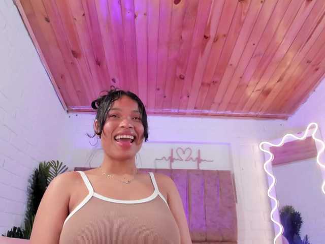 penelope-tay webcam bongacams model stream image