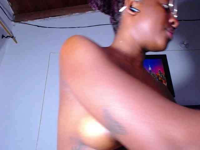 Pleassing-ebonny webcam