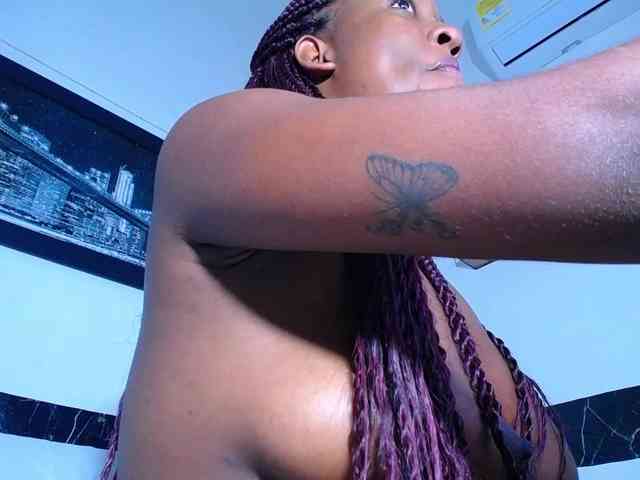 Pleassing-ebonny webcam
