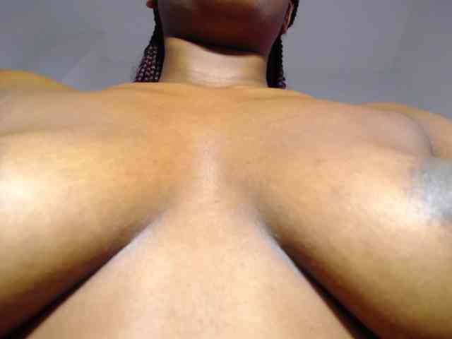 Pleassing-ebonny webcam