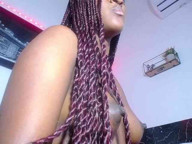 Pleassing-ebonny webcam