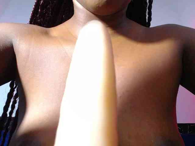 Pleassing-ebonny webcam