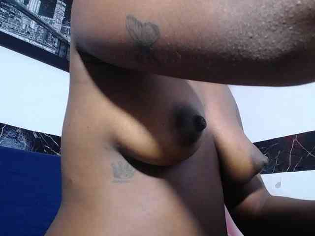 Pleassing-ebonny webcam