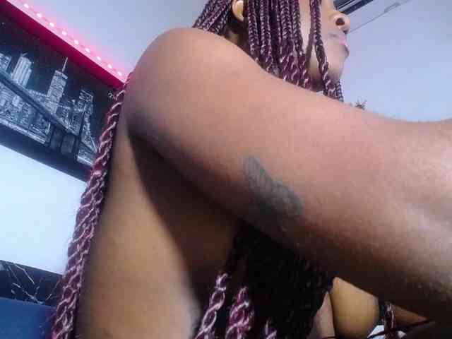 Pleassing-ebonny webcam