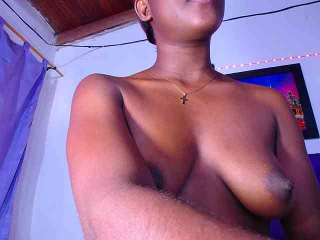 Pleassing-ebonny webcam