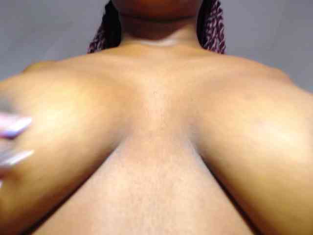 Pleassing-ebonny webcam