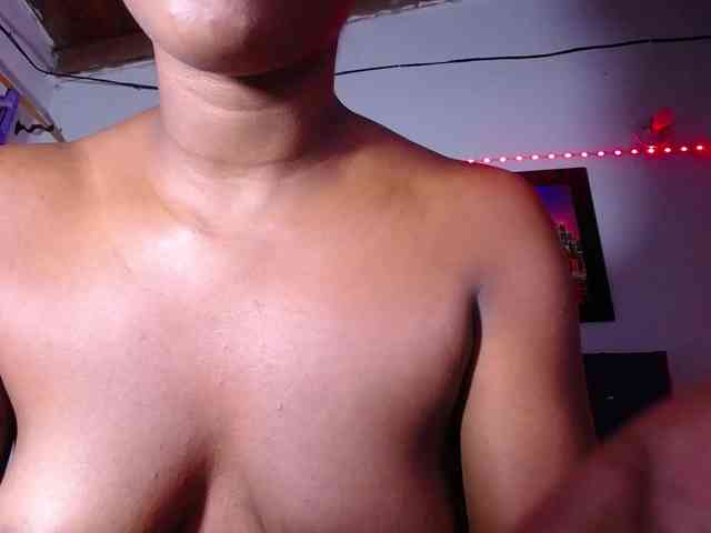 Pleassing-ebonny webcam