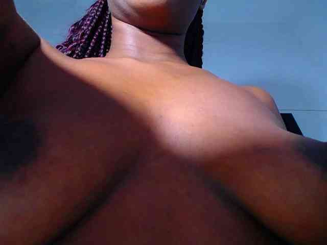 Pleassing-ebonny webcam