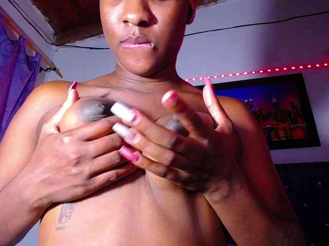 Pleassing-ebonny webcam
