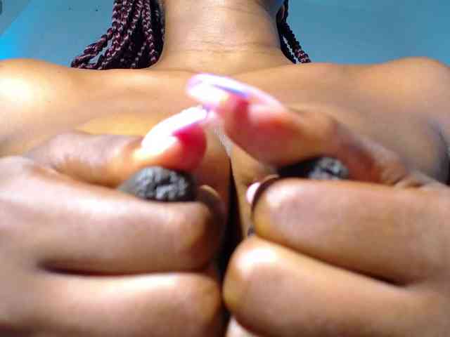 Pleassing-ebonny webcam