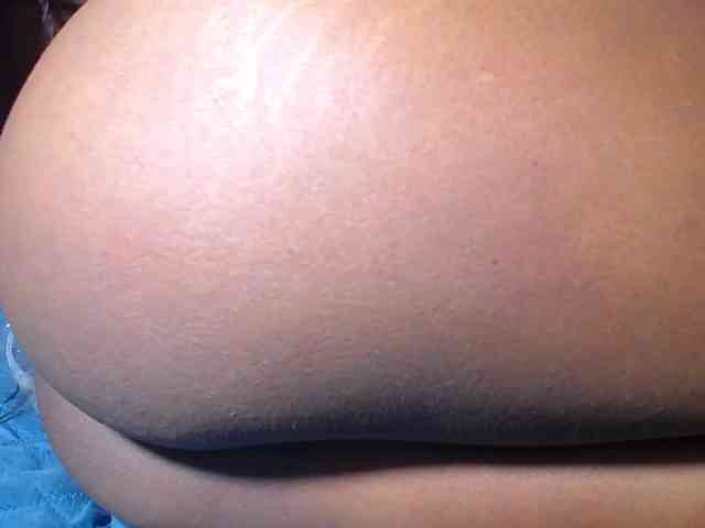 Pleassing-ebonny webcam