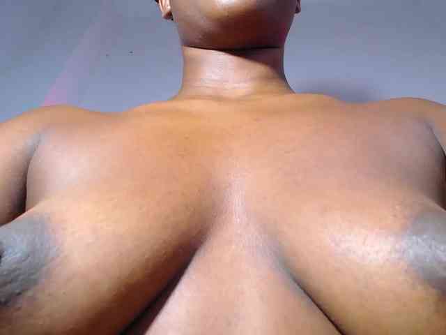 Pleassing-ebonny webcam