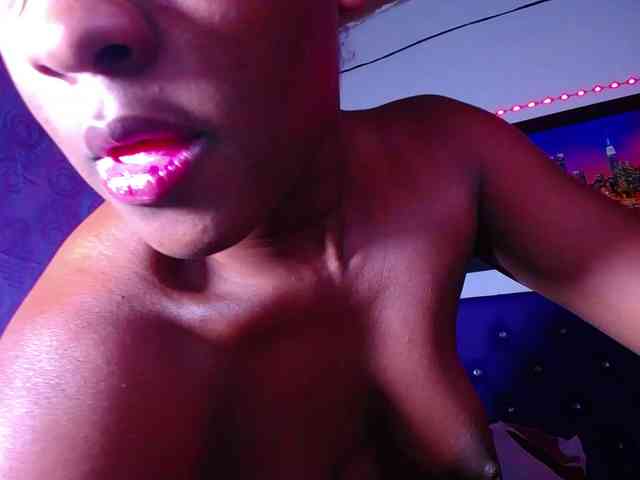 Pleassing-ebonny webcam