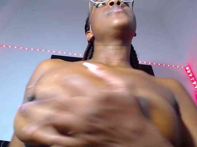 Pleassing-ebonny webcam