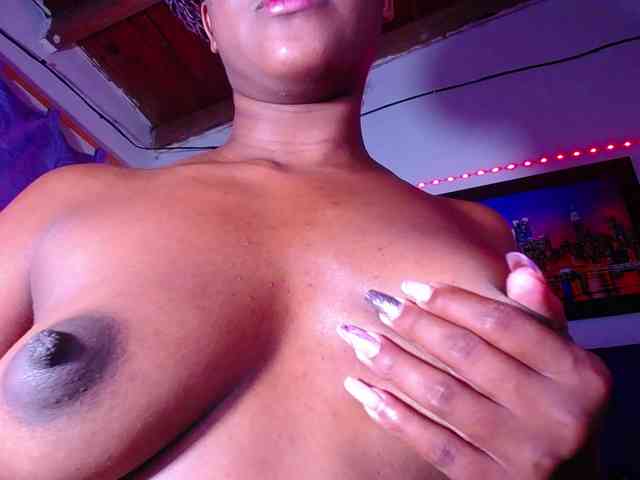 Pleassing-ebonny webcam
