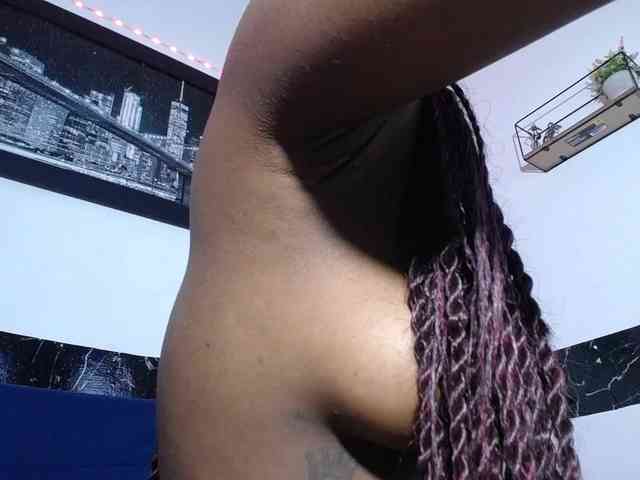 Pleassing-ebonny webcam