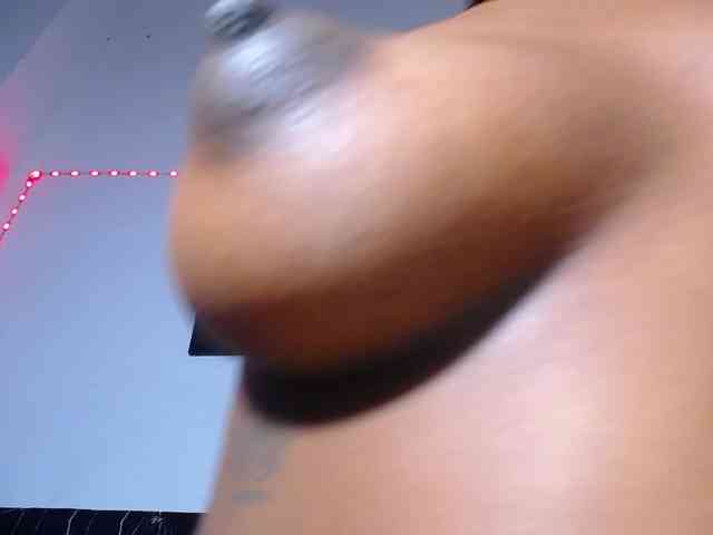 Pleassing-ebonny webcam