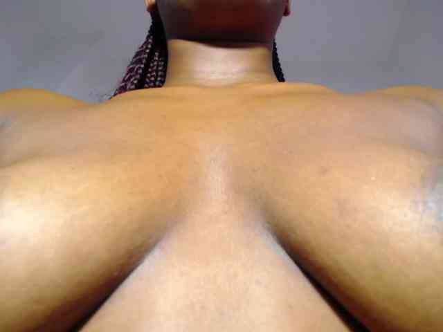 Pleassing-ebonny webcam