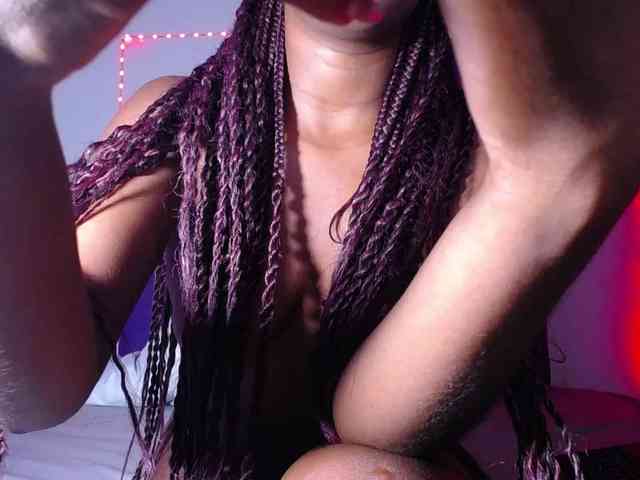 Pleassing-ebonny webcam