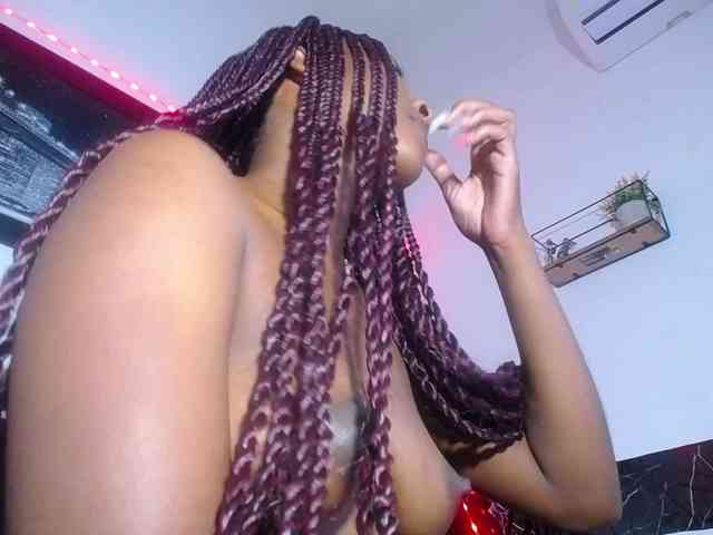 Pleassing-ebonny webcam