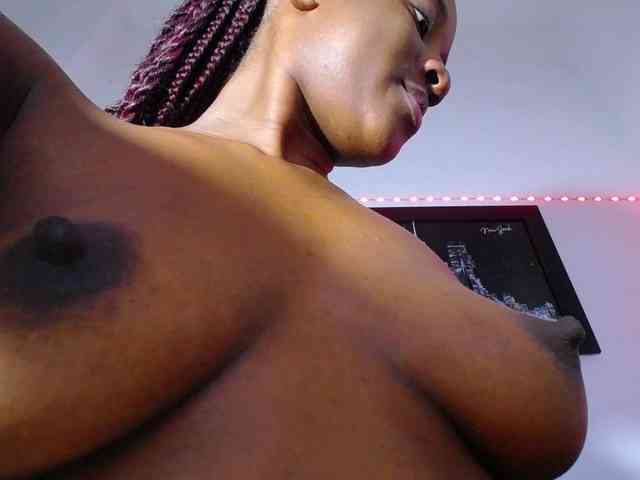 Pleassing-ebonny webcam
