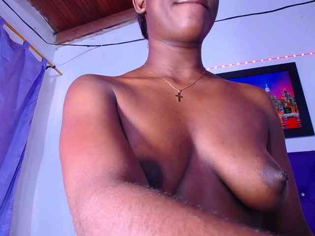 Pleassing-ebonny webcam