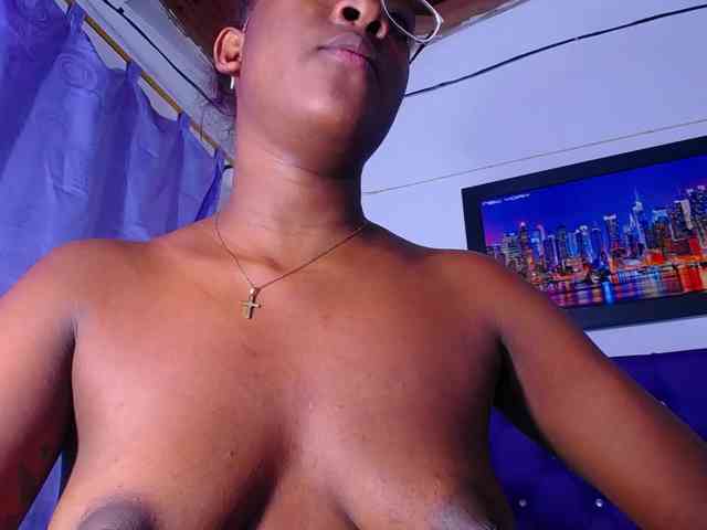 Pleassing-ebonny webcam