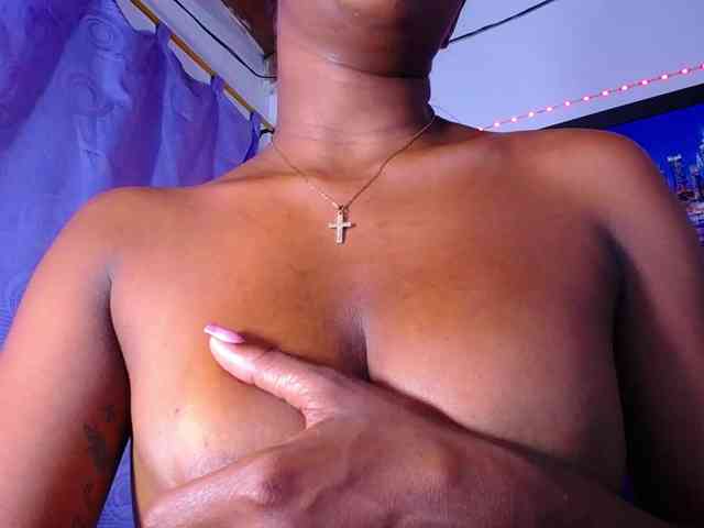 Pleassing-ebonny webcam