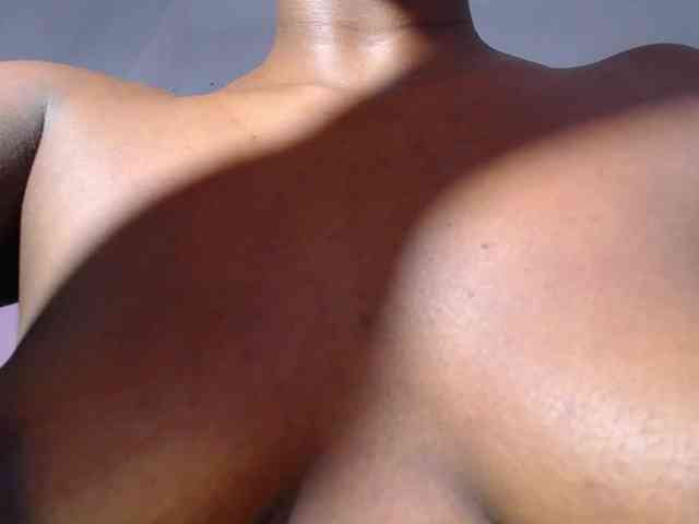 Pleassing-ebonny webcam