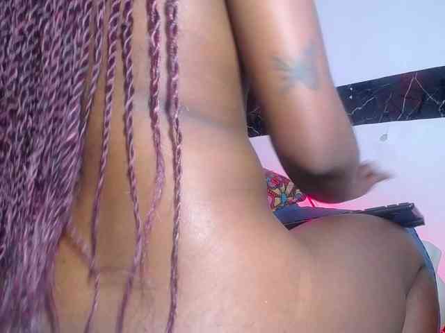 Pleassing-ebonny webcam