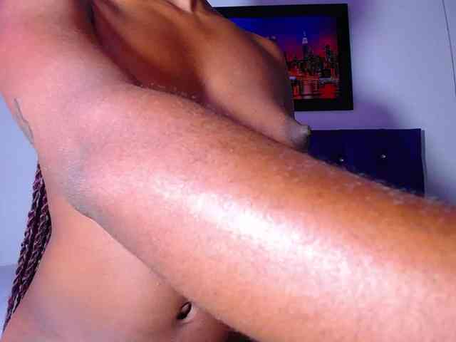 Pleassing-ebonny webcam