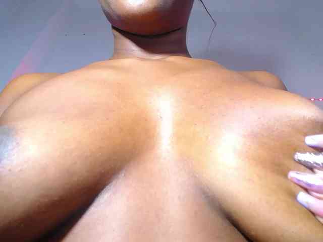 Pleassing-ebonny webcam