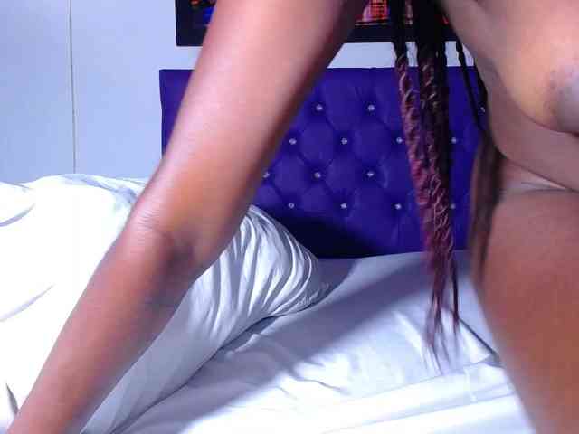 Pleassing-ebonny webcam