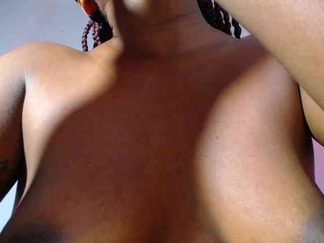 Pleassing-ebonny webcam