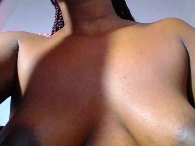 Pleassing-ebonny webcam