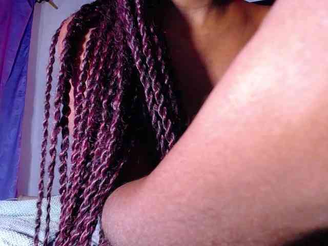 Pleassing-ebonny webcam