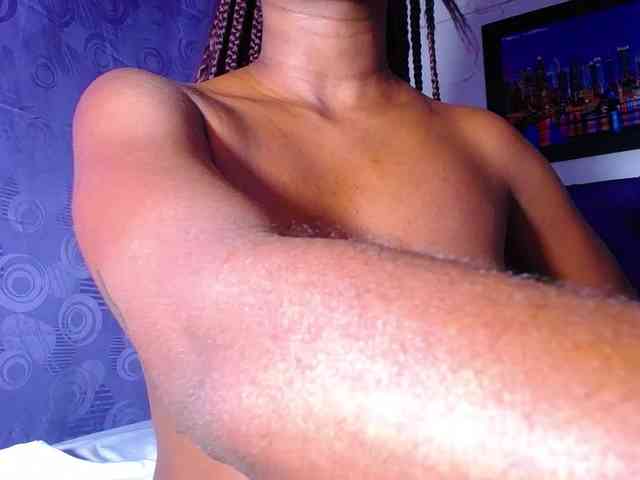 Pleassing-ebonny webcam