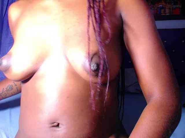 Pleassing-ebonny webcam