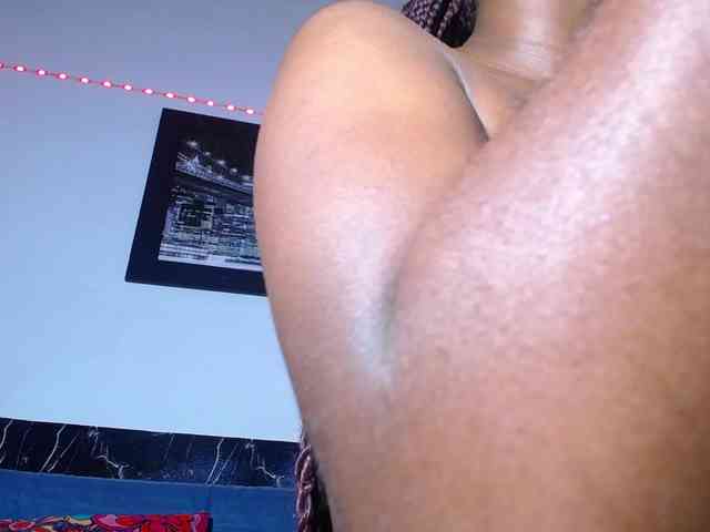 Pleassing-ebonny webcam
