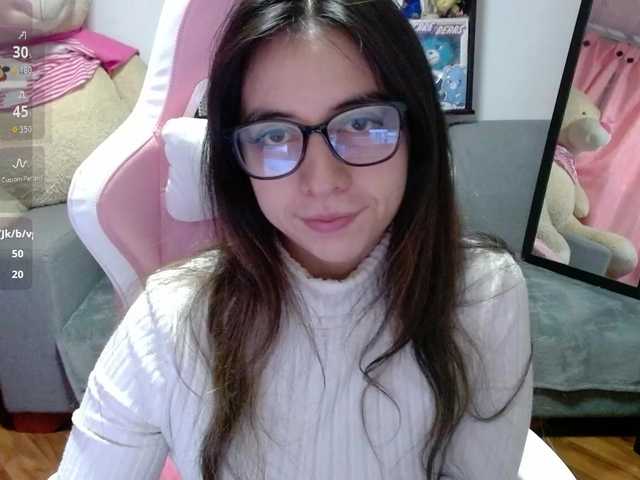 Maggie-Fox webcam bongacams model stream image