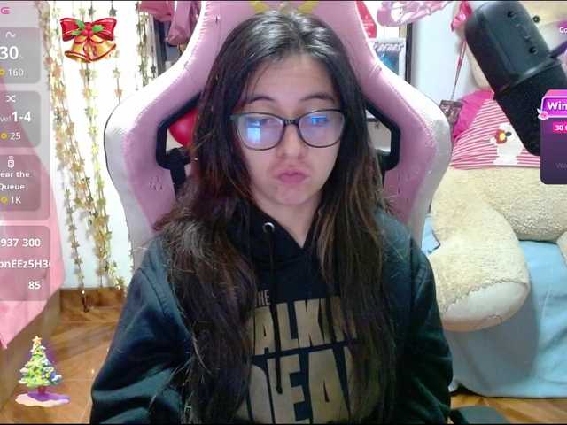 Maggie-Fox's BongaCams show and profile