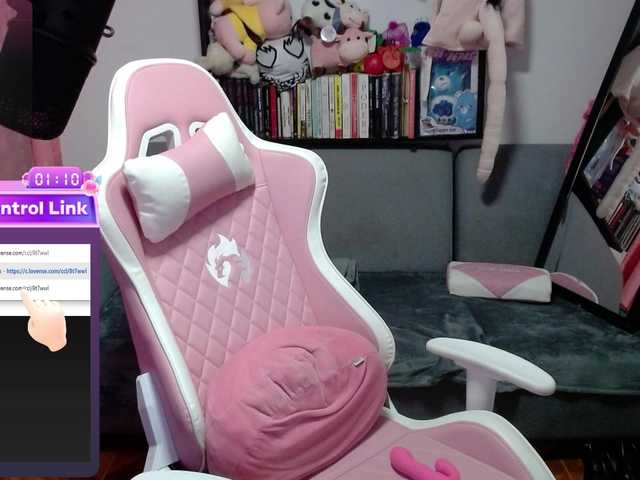 Maggie-Fox's BongaCams show and profile