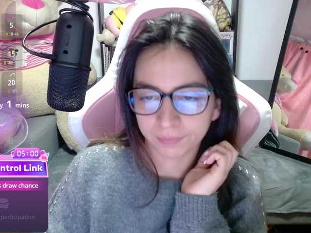 Maggie-Fox's BongaCams show and profile