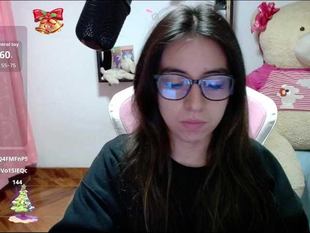 Maggie-Fox's BongaCams show and profile