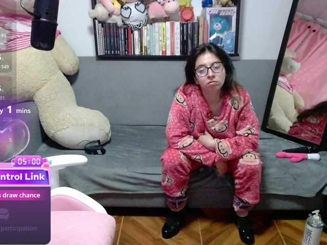 Maggie-Fox's BongaCams show and profile